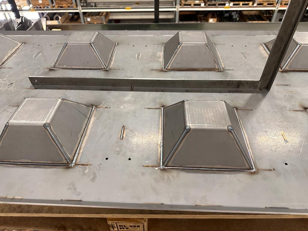 The Production Process of Concrete Molds Online: From High-Quality Steel to Powder Coating